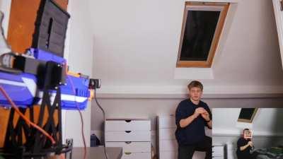 I built a full-auto nerf gun that shoots me in the face
