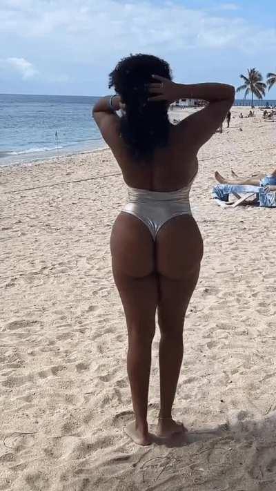 Cum and be kinky with me on my OnlyFans. It's FREE! 🥰 (links in comments below)