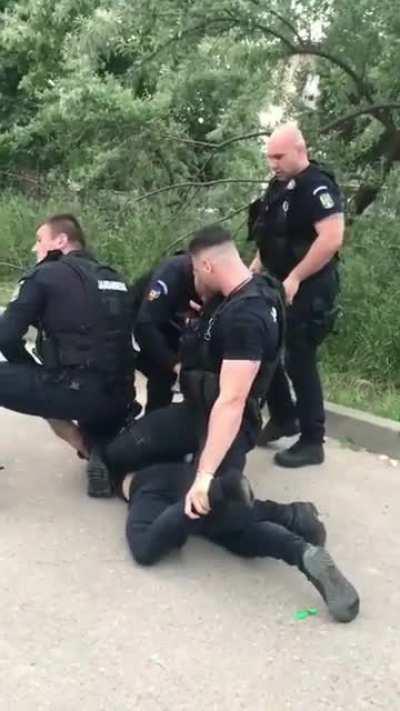 Are cineva si filmarea jandarmului ?