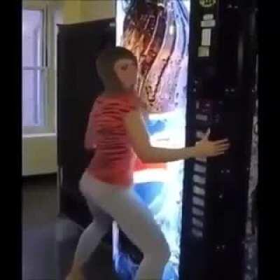 Böyle garip memeler çok hoşuma gidiyor. Kız sikilir bu arada