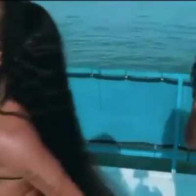 #Repost @fam0us.twinsss @download.ins --- 😂😂😂 Shout by @honestly__vicoux