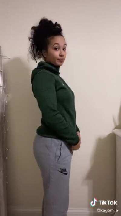 Gorgeous and so thick, Damn