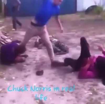 doom guy + Chuck Norris COMBO!!