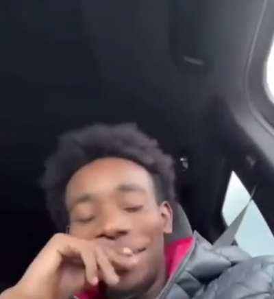 Guy finds evidence of his girlfriend cheating on him on her phone while they were in her car