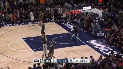 [Highlight} Kyle Anderson upset as Gobert overhelps leaving Finney-Smith wide open for a corner 3