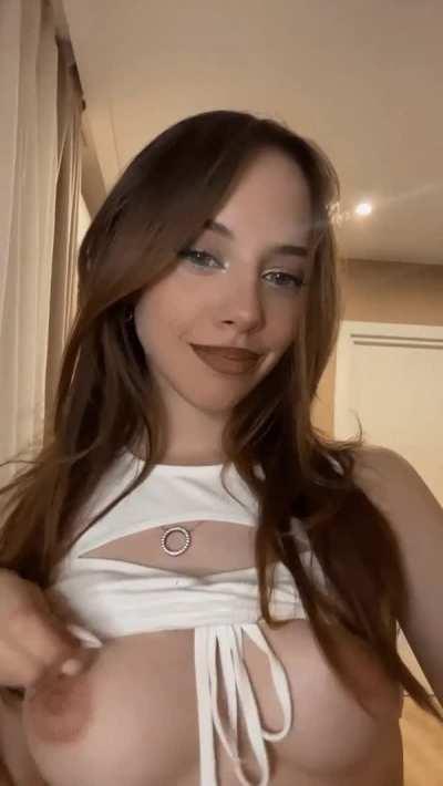 I dont like wearing bras ð