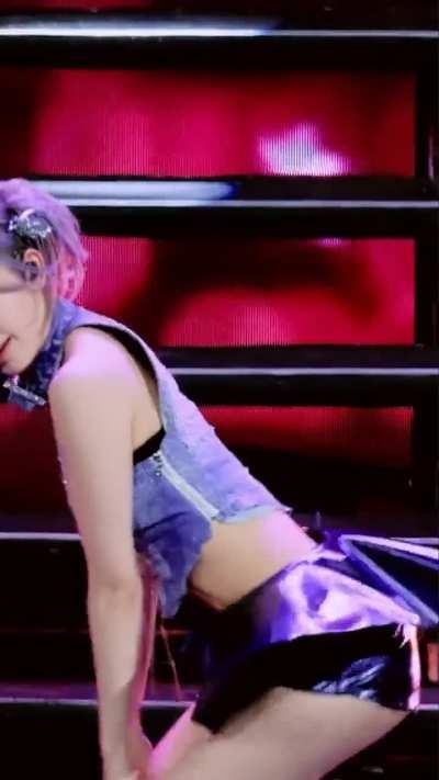 LE SSERAFIM - Sakura