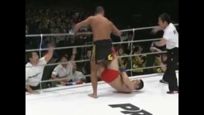 This is what I call an unorthodox figthing style