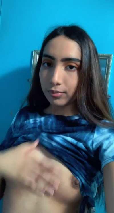 Hey papí hit 👍🏽 for my nude pack and masturbating videos 😋