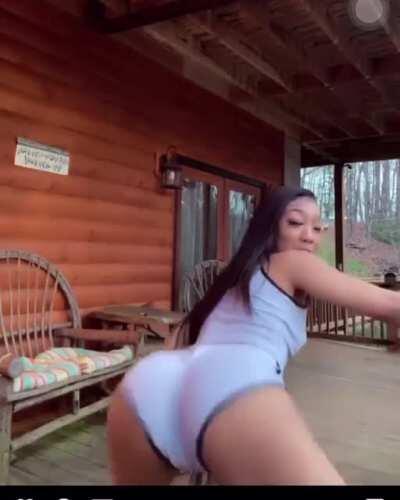 Boa i’ll fuck the guts aht dis hoe