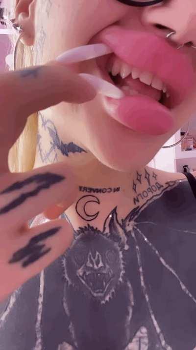 Not just fangs are sharp now🤤Mileena wins👹