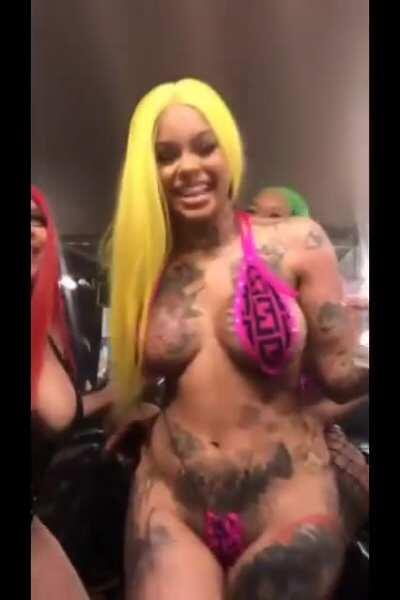 N0F0R31GN & ST4RD1V1N3