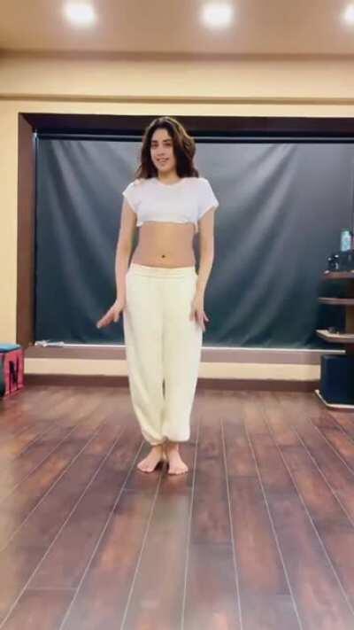 Jahnvi - #Bellydancing to San Sanana from #Asoka