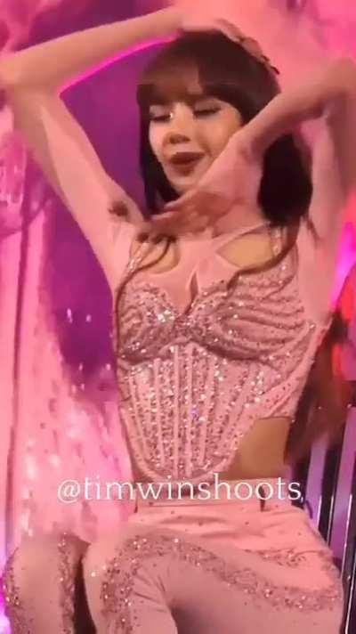 Blackpink - Lisa extremely hot 🥵