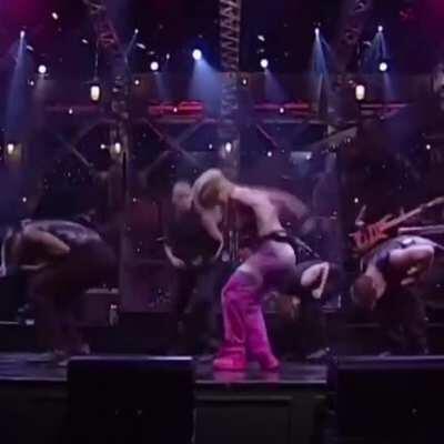 I really love this performance of Britney. How about you?