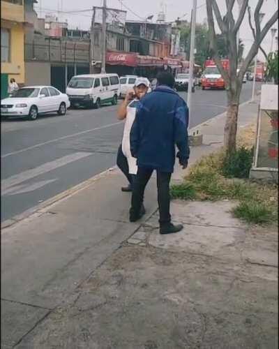 Store owner defeats a master of the Drunken Fist 👊