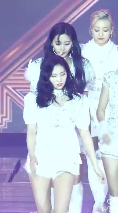 TWICE - Tzuyu, Nayeon, Sana, Momo, Jihyo &amp;amp; Jeongyeon