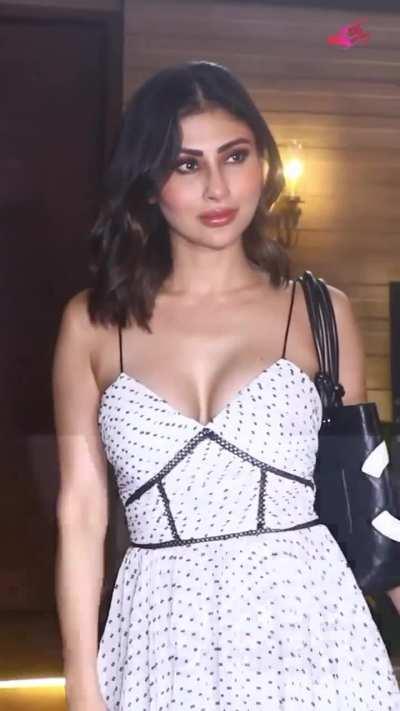 Mouni roy 