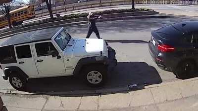 Carjackers in Chicago try to carjack an off duty cop at gunpoint, but he fires back at them [USA]