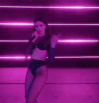 A compilation from my fave Dua performance