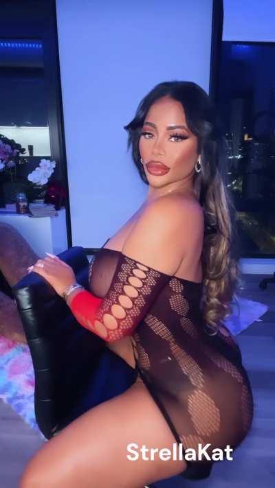 Ebony Bimbo know how to tease