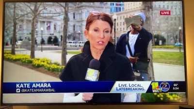 Guy interrupt live news to reveal money in his purse