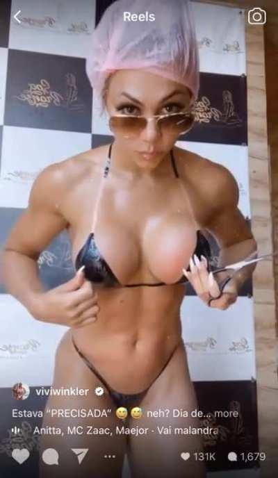 Body of a Greek goddess that absolutely deserves a tongue bath! 👅