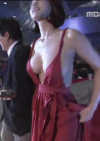 ‎South Korean actress Oh In-Hye has amazing baby feeders