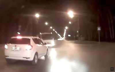 Russia: 2 cars crash into truck