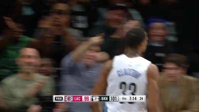 [Highlight] Claxton ball fakes Kawhi out of his shoes and throws it down!