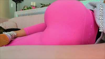 Would you sniff mommy's juicy fart?