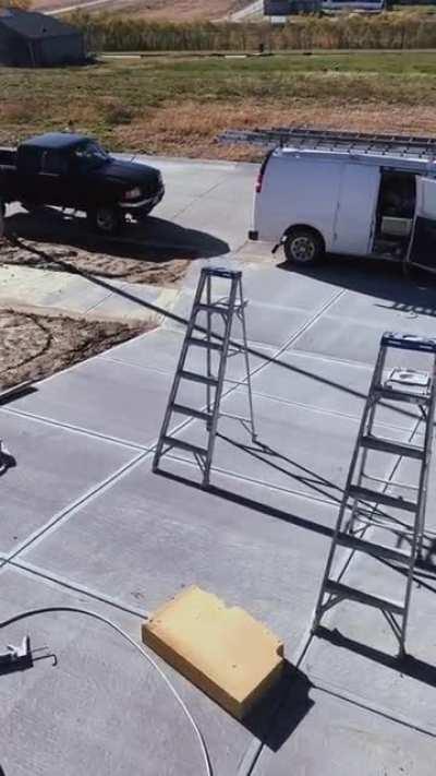 Стремянка убегает