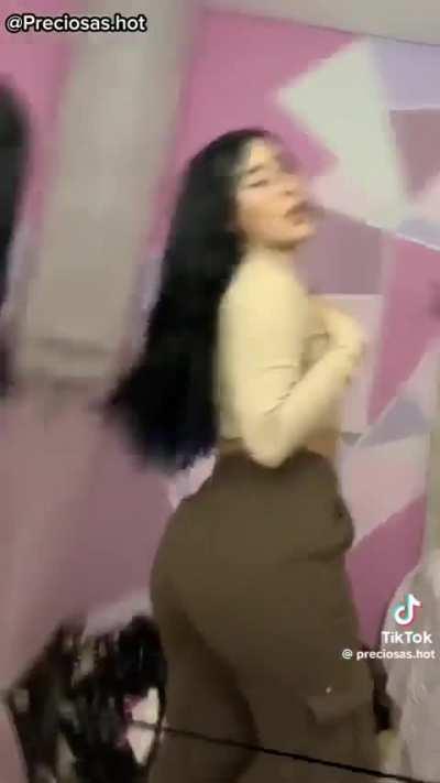 Les gusta como muevo mi culo gordo?😳🤭