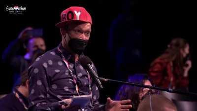 Måneskin answering the question about them allegedly snorting cocaine in the Green Room.