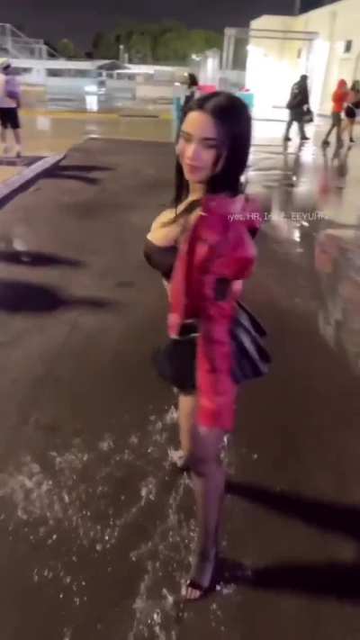 she sure knows how to show them off 😵‍💫