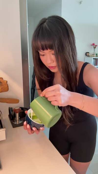 Oh u think I can only make coffee? I can also make matcha 😂🍵