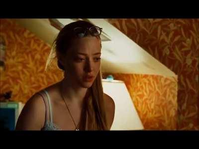 Amanda Seyfried and Megan Fox kissing