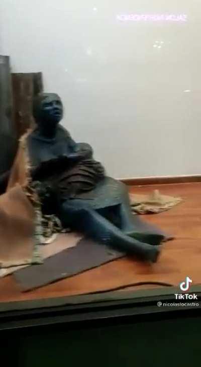 No estoy 100% de acuerdo con todo, pero de algo estoy seguro: Por medio de ese 