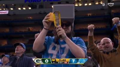 [Highlight] Lions fan grates some cheese after the Packers go 3 and out