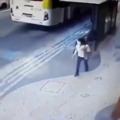 Acho que ela não tem muita sorte