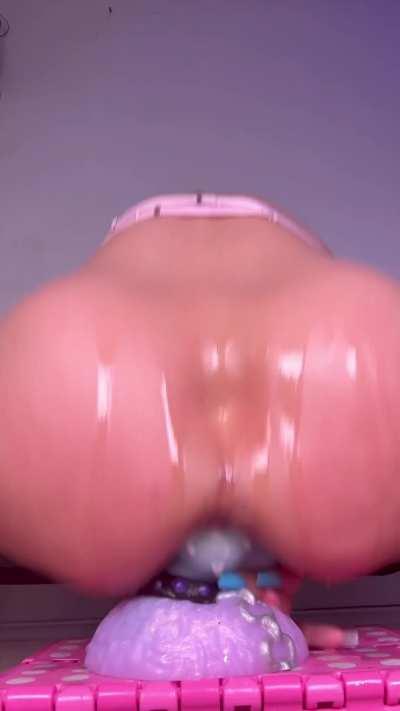 Stretching this pussy is my favourite hobby