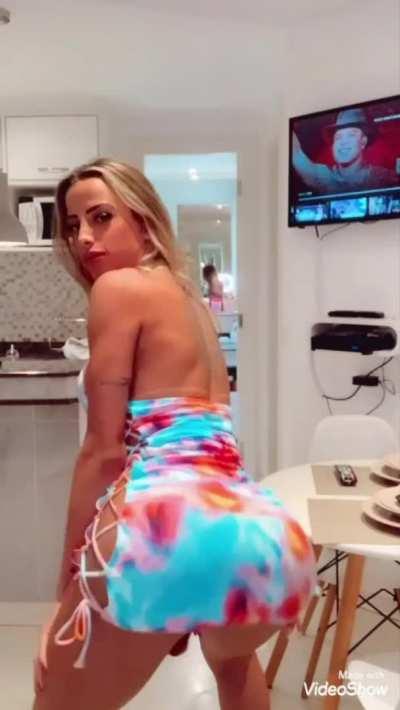 How would you react if we were dancing and you just saw it?