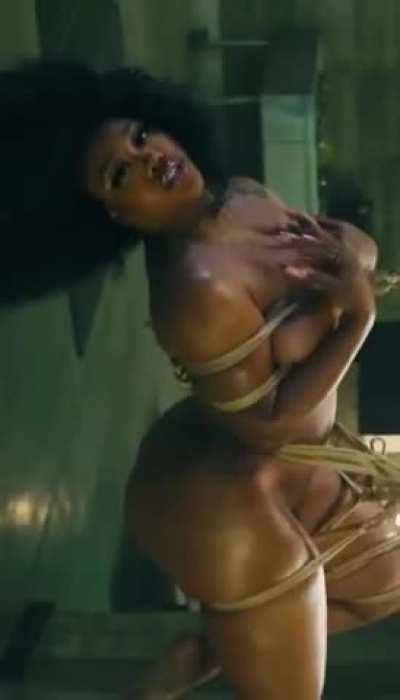 SZA in 'kill Bill' [Brightened]