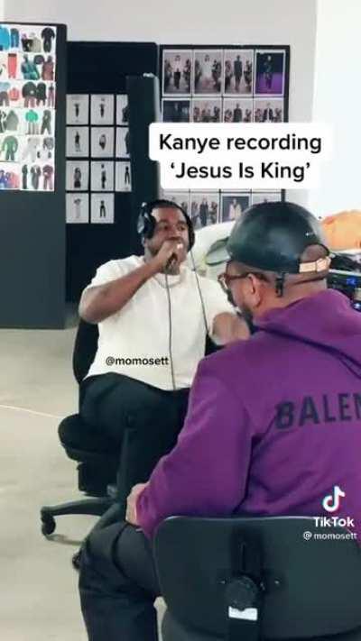 Kanye recording with cyhi