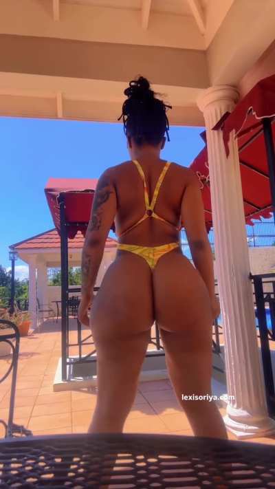 Since yall kno everything. All natural or BBL? 😌