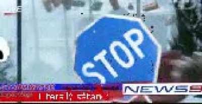 What are some funny images/gifs you see that are UNDERTALE related? I'll go first.