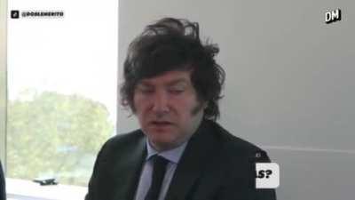 Una nueva de Milei: Detesta el acto de comer, no le encuentra placer a ninguna comida y se alimentaría exclusivamente de pastillas (La pregunta era: 