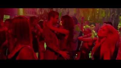 Deepika Padukone Full on Angreji Beat - Cocktail