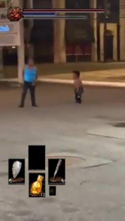 es gracioso porque es enano