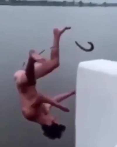 thanks, I hate this video of a guy jumping into the water in reverse